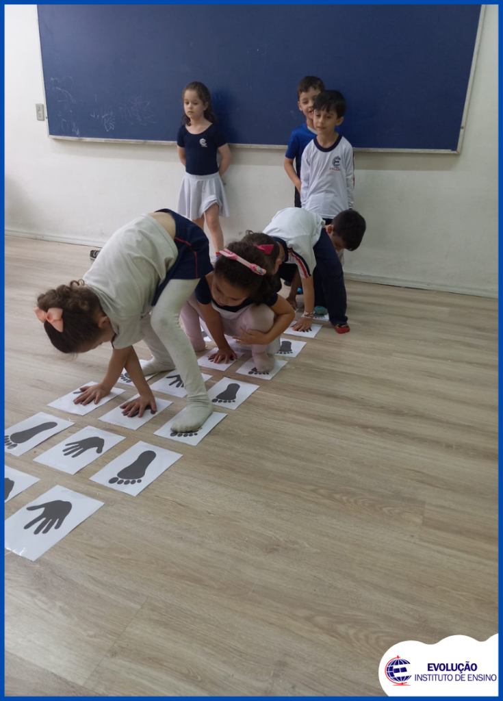 Brincadeira Com Pés E Mãos Blog